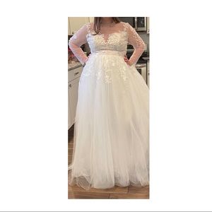 Lace sleeve wedding dress